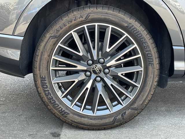 アウディ Ｑ３ SB 35TFSI Sライン 京都府 2022(令4)年 0.8万km ガンＭ ワンオーナー/コンビニエンス＆アシスタンスパッケージ/ラグジュアリーパッケージ/純正ナビ　/Bluetooth/USB/AppleCarPlay/AndroidAuto/本革シート　/全方位カメラ　/禁煙車　/前後コーナーセンサー　/ターボ　/ＢＳＭ　/レーダークルーズコントロール　/パワーリアゲート　/純正AW19インチ/前席シートヒーター　/前席パワーシート　/前後純正ドライブレコーダー/ダウンヒルアシスト/横滑り防止装置/レーンキープアシスト/盗難防止装置/オートライト/オートマチックハイビーム/LEDヘッドライト/フロント/リアフォグランプ/バーチャルコックピット