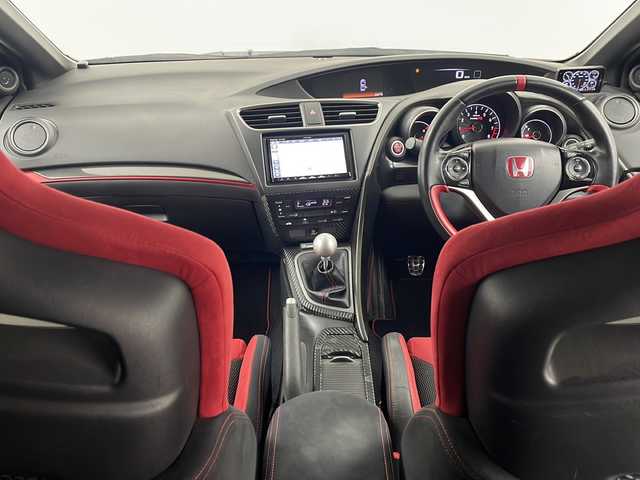 ホンダ シビック タイプR 埼玉県 2016(平28)年 11.8万km チャンピオンシップホワイト 社外ナビ　/　ＡＭ／ＦＭ／ＣＤ／ＤＶＤ／ＢＴ　/バックカメラ　/クルーズコントロール　/ＥＴＣ２．０　/純正１９インチアルミホイール　/純正フロアマット　/ＬＥＤヘッドライト　/オートライト　/横滑り防止システム/アイドリングストップ/プッシュスタート/スマートキー