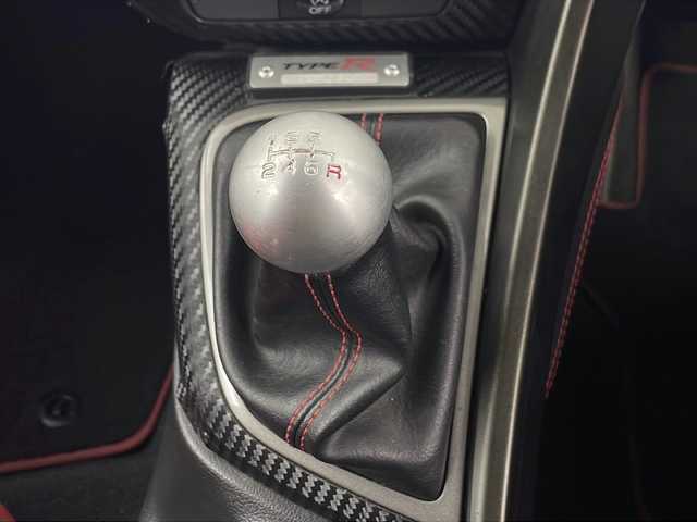 ホンダ シビック タイプR 埼玉県 2016(平28)年 11.8万km チャンピオンシップホワイト 社外ナビ　/　ＡＭ／ＦＭ／ＣＤ／ＤＶＤ／ＢＴ　/バックカメラ　/クルーズコントロール　/ＥＴＣ２．０　/純正１９インチアルミホイール　/純正フロアマット　/ＬＥＤヘッドライト　/オートライト　/横滑り防止システム/アイドリングストップ/プッシュスタート/スマートキー