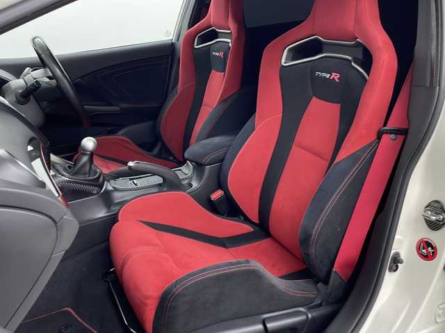ホンダ シビック タイプR 埼玉県 2016(平28)年 11.8万km チャンピオンシップホワイト 社外ナビ　/　ＡＭ／ＦＭ／ＣＤ／ＤＶＤ／ＢＴ　/バックカメラ　/クルーズコントロール　/ＥＴＣ２．０　/純正１９インチアルミホイール　/純正フロアマット　/ＬＥＤヘッドライト　/オートライト　/横滑り防止システム/アイドリングストップ/プッシュスタート/スマートキー