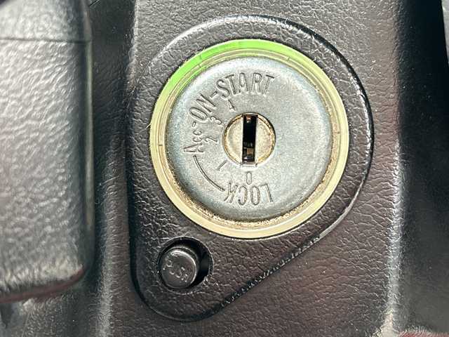 日産 サファリ エクストラV グランロード 岩手県 2024(令6)年 8.3万km 緑 ハイルーフ /社外オーディオ/ETC /冬タイヤ有 /エアコン /リアヒーター/社外グリルバンパーガード /フロントウインチ付 /社外ヘッドライト /電動角度調整ミラー /スペアキー /社外フロアマット /保証書 取説