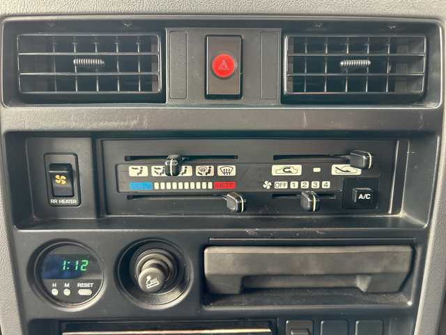 日産 サファリ エクストラV グランロード 岩手県 2024(令6)年 8.3万km 緑 ハイルーフ /社外オーディオ/ETC /冬タイヤ有 /エアコン /リアヒーター/社外グリルバンパーガード /フロントウインチ付 /社外ヘッドライト /電動角度調整ミラー /スペアキー /社外フロアマット /保証書 取説