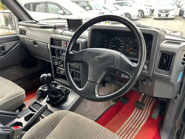 日産 サファリ エクストラV グランロード 岩手県 2024(令6)年 8.3万km 緑 ハイルーフ /社外オーディオ/ETC /冬タイヤ有 /エアコン /リアヒーター/社外グリルバンパーガード /フロントウインチ付 /社外ヘッドライト /電動角度調整ミラー /スペアキー /社外フロアマット /保証書 取説