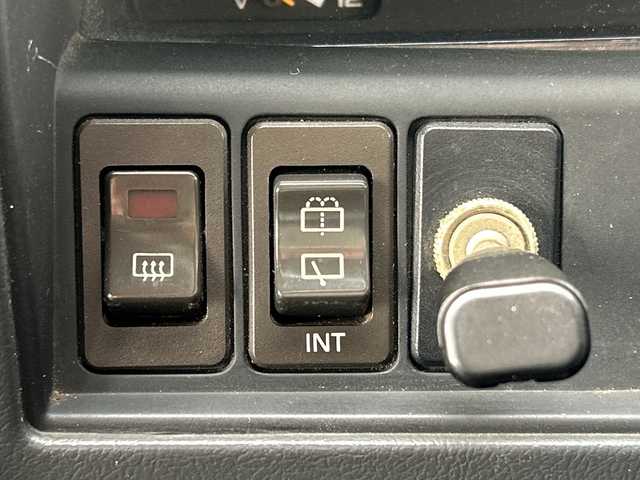 日産 サファリ エクストラV グランロード 岩手県 2024(令6)年 8.3万km 緑 ハイルーフ /社外オーディオ/ETC /冬タイヤ有 /エアコン /リアヒーター/社外グリルバンパーガード /フロントウインチ付 /社外ヘッドライト /電動角度調整ミラー /スペアキー /社外フロアマット /保証書 取説