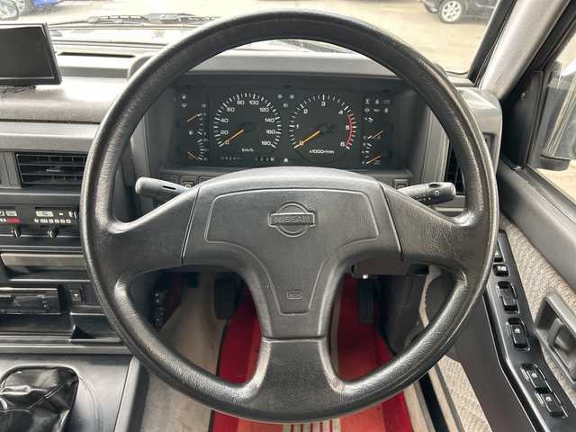 日産 サファリ エクストラV グランロード 岩手県 2024(令6)年 8.3万km 緑 ハイルーフ /社外オーディオ/ETC /冬タイヤ有 /エアコン /リアヒーター/社外グリルバンパーガード /フロントウインチ付 /社外ヘッドライト /電動角度調整ミラー /スペアキー /社外フロアマット /保証書 取説