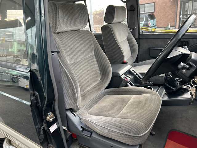 日産 サファリ エクストラV グランロード 岩手県 2024(令6)年 8.3万km 緑 ハイルーフ /社外オーディオ/ETC /冬タイヤ有 /エアコン /リアヒーター/社外グリルバンパーガード /フロントウインチ付 /社外ヘッドライト /電動角度調整ミラー /スペアキー /社外フロアマット /保証書 取説