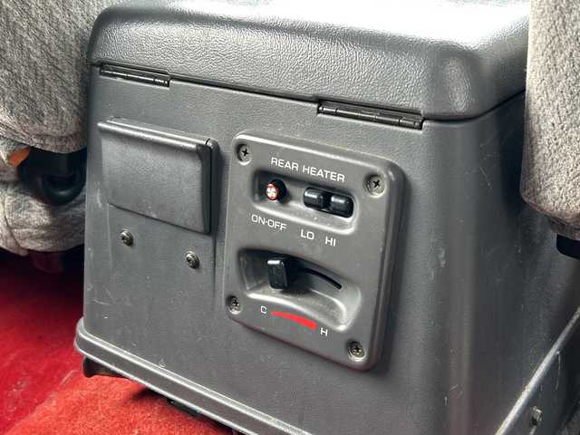 日産 サファリ エクストラV グランロード 岩手県 2024(令6)年 8.3万km 緑 ハイルーフ /社外オーディオ/ETC /冬タイヤ有 /エアコン /リアヒーター/社外グリルバンパーガード /フロントウインチ付 /社外ヘッドライト /電動角度調整ミラー /スペアキー /社外フロアマット /保証書 取説