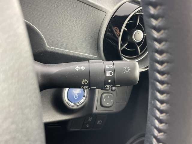 トヨタ アクア クロスオーバー グラム 愛知県 2019(令1)年 2.6万km ブラックマイカ 純正７インチSDナビ/（Bluetooth/ワンセグTV)/バックカメラ/ビルトインETC/トヨタセーフティセンス/前後クリアランスソナー/ドライブレコーダー前（DRT-H68A）/ハーフレザーシート/ステアリングスイッチ/ビルドインETC/LEDヘットライト/LEDフォグライト/純正16インチアルミホイール/プッシュエンジンスタート/スマートキー/保証書・取扱説明書
