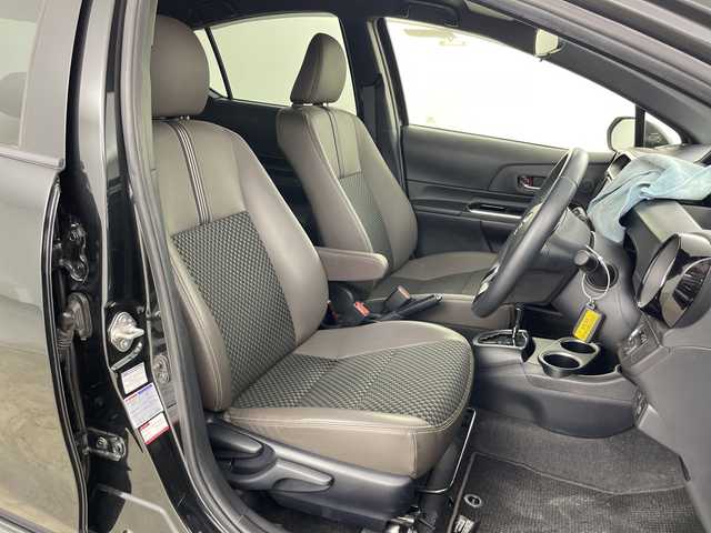 トヨタ アクア クロスオーバー グラム 愛知県 2019(令1)年 2.6万km ブラックマイカ 純正７インチSDナビ/（Bluetooth/ワンセグTV)/バックカメラ/ビルトインETC/トヨタセーフティセンス/前後クリアランスソナー/ドライブレコーダー前（DRT-H68A）/ハーフレザーシート/ステアリングスイッチ/ビルドインETC/LEDヘットライト/LEDフォグライト/純正16インチアルミホイール/プッシュエンジンスタート/スマートキー/保証書・取扱説明書