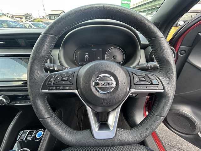 日産 キックス X 愛知県 2020(令2)年 4.6万km ラディアントレッド/ピュアブラック 2トーン ワンオーナー/メモリーナビ/（BT/AM/FM/CD/DVD/SD)/アラウンドビューモニター/フルセグTV/ドライブレコーダー/デジタルインナーミラー/ビルトインETC/純正17インチAW/ハーフレザーシート/LEDヘッドライト/フォグランプ/プッシュスタート/ステアリングスィッチ/ドアバイザー/フロアマット/スマートキー/スペアキー