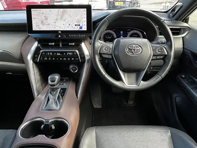 トヨタ ハリアー ハイブリッド Z レザーパッケージ 福島県 2023(令5)年 2.2万km プラチナホワイトパールマイカ トヨタセーフティセンス/プリクラッシュセーフティ/レーントレーシングアシスト/レーダークルーズコントロール/レーンディパーチャーアラート/オートマチックハイビーム/ロードサインアシスト/ドライバー異常時対応システム/プロアクティブドライビングアシスト /モデリスタエアロ/純正ディスプレイオーディオ/【USB/BT/TV/Miracast/ナビ機能】/バックカメラ/ビルトインETC/デジタルインナーミラー/ブラインドスポットモニター/ヘッドアップディスプレイ/ステアリングヒーター/前席シートヒーター/前席ベンチレーション/前席パワーシート/パワーバックドア/LEDオートライト/LEDフォグランプ/純正フロアマット/純正ドアバイザー