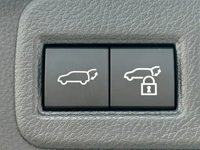 トヨタ ハリアー ハイブリッド Z レザーパッケージ 福島県 2023(令5)年 2.2万km プラチナホワイトパールマイカ トヨタセーフティセンス/プリクラッシュセーフティ/レーントレーシングアシスト/レーダークルーズコントロール/レーンディパーチャーアラート/オートマチックハイビーム/ロードサインアシスト/ドライバー異常時対応システム/プロアクティブドライビングアシスト /モデリスタエアロ/純正ディスプレイオーディオ/【USB/BT/TV/Miracast/ナビ機能】/バックカメラ/ビルトインETC/デジタルインナーミラー/ブラインドスポットモニター/ヘッドアップディスプレイ/ステアリングヒーター/前席シートヒーター/前席ベンチレーション/前席パワーシート/パワーバックドア/LEDオートライト/LEDフォグランプ/純正フロアマット/純正ドアバイザー