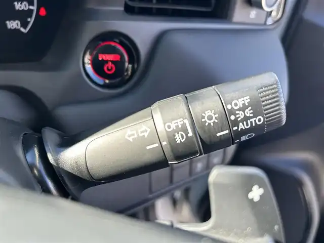 ホンダ ヴェゼル ハイブリッド e:HEV Z 群馬県 2021(令3)年 5.9万km プラチナホワイトパール ワンオーナー/ホンダセンシング/衝突軽減ブレーキ/純正メモリーナビ/バックカメラ　Bluetooth フルセグＴＶ/アダプティブクルーズコントロール/ヒルディセントコントロールスイッチ/両前席シートヒーター/パワーバックドア/パドルシフト/ステアリングヒーター/ステアリングリモコン/ビルトインＥＴＣ２．０/ブラインドスポットインフォメーション/ワイヤレススマホ充電/チップアップシート/社外ドライブレコーダー（前後カメラ）/保証書/取説/スペアキーｘ１