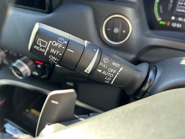 ホンダ ヴェゼル ハイブリッド e:HEV Z 群馬県 2021(令3)年 5.9万km プラチナホワイトパール ワンオーナー/ホンダセンシング/衝突軽減ブレーキ/純正メモリーナビ/バックカメラ　Bluetooth フルセグＴＶ/アダプティブクルーズコントロール/ヒルディセントコントロールスイッチ/両前席シートヒーター/パワーバックドア/パドルシフト/ステアリングヒーター/ステアリングリモコン/ビルトインＥＴＣ２．０/ブラインドスポットインフォメーション/ワイヤレススマホ充電/チップアップシート/社外ドライブレコーダー（前後カメラ）/保証書/取説/スペアキーｘ１