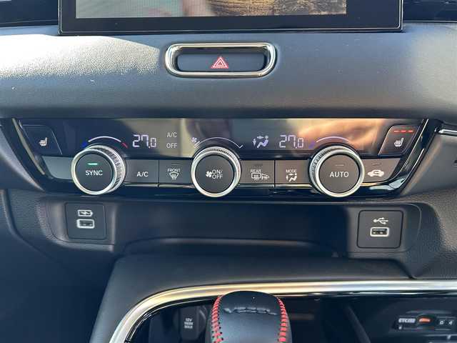 ホンダ ヴェゼル ハイブリッド e:HEV Z 群馬県 2021(令3)年 5.9万km プラチナホワイトパール ワンオーナー/ホンダセンシング/衝突軽減ブレーキ/純正メモリーナビ/バックカメラ　Bluetooth フルセグＴＶ/アダプティブクルーズコントロール/ヒルディセントコントロールスイッチ/両前席シートヒーター/パワーバックドア/パドルシフト/ステアリングヒーター/ステアリングリモコン/ビルトインＥＴＣ２．０/ブラインドスポットインフォメーション/ワイヤレススマホ充電/チップアップシート/社外ドライブレコーダー（前後カメラ）/保証書/取説/スペアキーｘ１