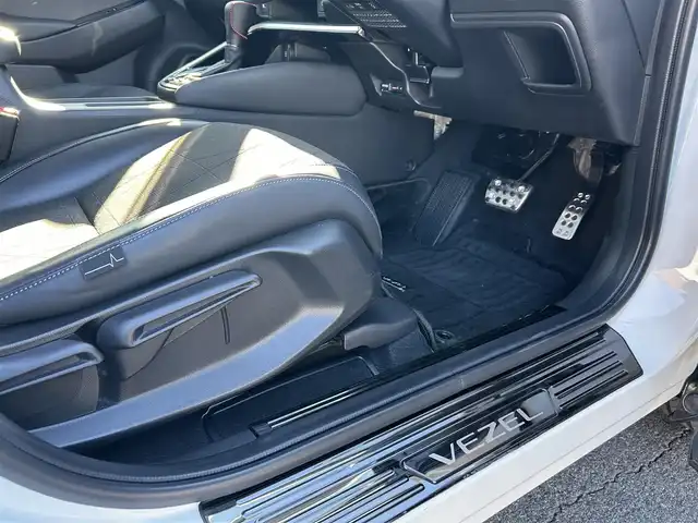 ホンダ ヴェゼル ハイブリッド e:HEV Z 群馬県 2021(令3)年 5.9万km プラチナホワイトパール ワンオーナー/ホンダセンシング/衝突軽減ブレーキ/純正メモリーナビ/バックカメラ　Bluetooth フルセグＴＶ/アダプティブクルーズコントロール/ヒルディセントコントロールスイッチ/両前席シートヒーター/パワーバックドア/パドルシフト/ステアリングヒーター/ステアリングリモコン/ビルトインＥＴＣ２．０/ブラインドスポットインフォメーション/ワイヤレススマホ充電/チップアップシート/社外ドライブレコーダー（前後カメラ）/保証書/取説/スペアキーｘ１