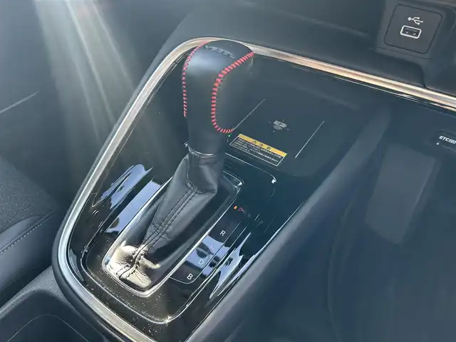 ホンダ ヴェゼル ハイブリッド e:HEV Z 群馬県 2021(令3)年 5.9万km プラチナホワイトパール ワンオーナー/ホンダセンシング/衝突軽減ブレーキ/純正メモリーナビ/バックカメラ　Bluetooth フルセグＴＶ/アダプティブクルーズコントロール/ヒルディセントコントロールスイッチ/両前席シートヒーター/パワーバックドア/パドルシフト/ステアリングヒーター/ステアリングリモコン/ビルトインＥＴＣ２．０/ブラインドスポットインフォメーション/ワイヤレススマホ充電/チップアップシート/社外ドライブレコーダー（前後カメラ）/保証書/取説/スペアキーｘ１