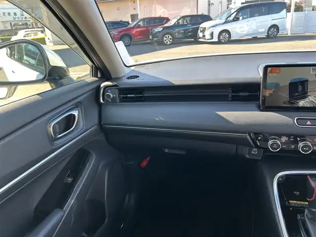 ホンダ ヴェゼル ハイブリッド e:HEV Z 群馬県 2021(令3)年 5.9万km プラチナホワイトパール ワンオーナー/ホンダセンシング/衝突軽減ブレーキ/純正メモリーナビ/バックカメラ　Bluetooth フルセグＴＶ/アダプティブクルーズコントロール/ヒルディセントコントロールスイッチ/両前席シートヒーター/パワーバックドア/パドルシフト/ステアリングヒーター/ステアリングリモコン/ビルトインＥＴＣ２．０/ブラインドスポットインフォメーション/ワイヤレススマホ充電/チップアップシート/社外ドライブレコーダー（前後カメラ）/保証書/取説/スペアキーｘ１