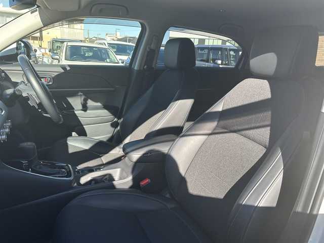 ホンダ ヴェゼル ハイブリッド e:HEV Z 群馬県 2021(令3)年 5.9万km プラチナホワイトパール ワンオーナー/ホンダセンシング/衝突軽減ブレーキ/純正メモリーナビ/バックカメラ　Bluetooth フルセグＴＶ/アダプティブクルーズコントロール/ヒルディセントコントロールスイッチ/両前席シートヒーター/パワーバックドア/パドルシフト/ステアリングヒーター/ステアリングリモコン/ビルトインＥＴＣ２．０/ブラインドスポットインフォメーション/ワイヤレススマホ充電/チップアップシート/社外ドライブレコーダー（前後カメラ）/保証書/取説/スペアキーｘ１