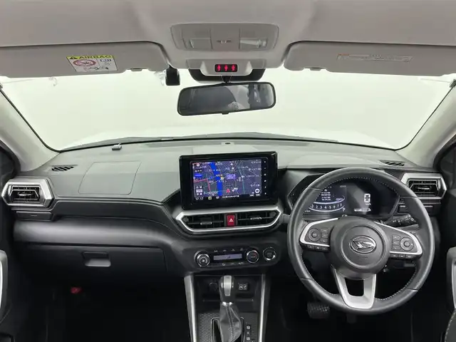 ダイハツ ロッキー プレミアム 大分県 2020(令2)年 5.1万km ブラックマイカメタリック/シャイニングホワイトパール 1000ccターボ車/スマートアシスト搭載/・衝突回避支援ブレーキ/・車線逸脱警報機能/・LKC（レーンキープコントロール）/・ACC/・オートハイビーム/・先行車発信お知らせ機能/ブラインドスポットモニター（BSM）/リヤクロストラフィックアラート（RCTA）/パノラミックビューモニター/純正9型ナビ　型式：NSZN-Y70D/【フルセグTV、DVD再生可、BT対応、USB】/ステアリングスイッチ/ビルトインETC/純正ドライブレコーダー（前方）/　型式：DRN-H70N/アイドリングストップ/電動格納ミラー/純正フロアマット/オートライト/LEDヘッドライト/LEDフォグ/リアフォグ/コーナーセンサー/純正17インチアルミホイール/保証書、取説、スペアキー有り