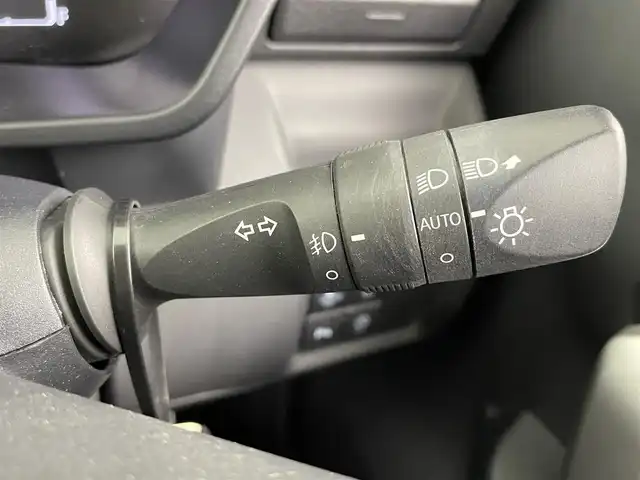 ダイハツ ロッキー プレミアム 大分県 2020(令2)年 5.1万km ブラックマイカメタリック/シャイニングホワイトパール 1000ccターボ車/スマートアシスト搭載/・衝突回避支援ブレーキ/・車線逸脱警報機能/・LKC（レーンキープコントロール）/・ACC/・オートハイビーム/・先行車発信お知らせ機能/ブラインドスポットモニター（BSM）/リヤクロストラフィックアラート（RCTA）/パノラミックビューモニター/純正9型ナビ　型式：NSZN-Y70D/【フルセグTV、DVD再生可、BT対応、USB】/ステアリングスイッチ/ビルトインETC/純正ドライブレコーダー（前方）/　型式：DRN-H70N/アイドリングストップ/電動格納ミラー/純正フロアマット/オートライト/LEDヘッドライト/LEDフォグ/リアフォグ/コーナーセンサー/純正17インチアルミホイール/保証書、取説、スペアキー有り