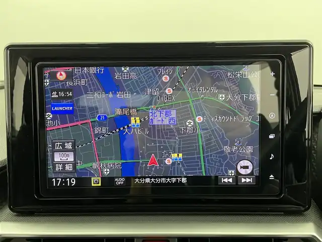 ダイハツ ロッキー プレミアム 大分県 2020(令2)年 5.1万km ブラックマイカメタリック/シャイニングホワイトパール 1000ccターボ車/スマートアシスト搭載/・衝突回避支援ブレーキ/・車線逸脱警報機能/・LKC（レーンキープコントロール）/・ACC/・オートハイビーム/・先行車発信お知らせ機能/ブラインドスポットモニター（BSM）/リヤクロストラフィックアラート（RCTA）/パノラミックビューモニター/純正9型ナビ　型式：NSZN-Y70D/【フルセグTV、DVD再生可、BT対応、USB】/ステアリングスイッチ/ビルトインETC/純正ドライブレコーダー（前方）/　型式：DRN-H70N/アイドリングストップ/電動格納ミラー/純正フロアマット/オートライト/LEDヘッドライト/LEDフォグ/リアフォグ/コーナーセンサー/純正17インチアルミホイール/保証書、取説、スペアキー有り