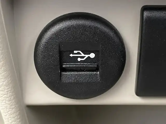 スズキ ラパン L 愛知県 2015(平27)年 3.5万km カシスピンクパールメタリック 純正ナビ　フルセグＴＶ　Ｂｌｕｅｔｏｏｔｈ　アラウンドビューモニター　ＤＶＤ再生　ＵＳＢポート　シートヒーター　純正フロアマット　衝突軽減　アイドリングストップ　ＬＥＤヘッドライト　スマートキー　禁煙