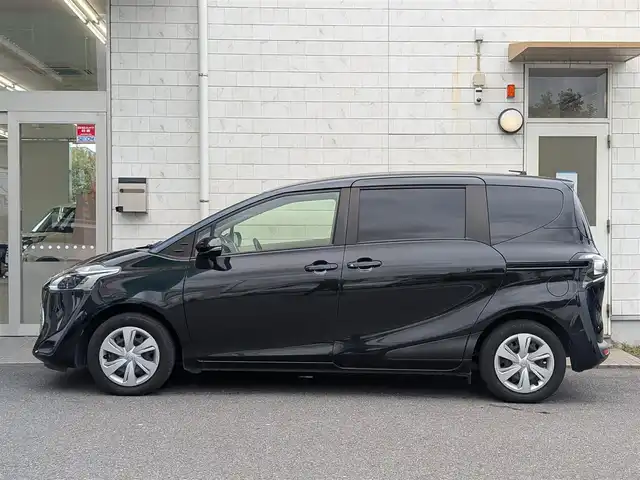 トヨタ シエンタ G 埼玉県 2019(令1)年 2.8万km ブラックマイカ 純正メモリナビ(NSZT-W)/フルセグテレビ/Bluetoothオーディオ/バックカメラ/プッシュスタート/両側パワースライドドア/シートヒーター(運転席、助手席)/ステアリングヒーター/ETC/コーナーセンサー(フロント、リア)/USB充電(Type-A×2)/スマートキー×2/整備記録簿(R2、R4、R6)