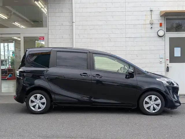 トヨタ シエンタ G 埼玉県 2019(令1)年 2.8万km ブラックマイカ 純正メモリナビ(NSZT-W)/フルセグテレビ/Bluetoothオーディオ/バックカメラ/プッシュスタート/両側パワースライドドア/シートヒーター(運転席、助手席)/ステアリングヒーター/ETC/コーナーセンサー(フロント、リア)/USB充電(Type-A×2)/スマートキー×2/整備記録簿(R2、R4、R6)