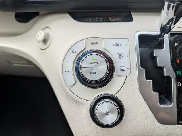 トヨタ シエンタ G 埼玉県 2019(令1)年 2.8万km ブラックマイカ 純正メモリナビ(NSZT-W)/フルセグテレビ/Bluetoothオーディオ/バックカメラ/プッシュスタート/両側パワースライドドア/シートヒーター(運転席、助手席)/ステアリングヒーター/ETC/コーナーセンサー(フロント、リア)/USB充電(Type-A×2)/スマートキー×2/整備記録簿(R2、R4、R6)