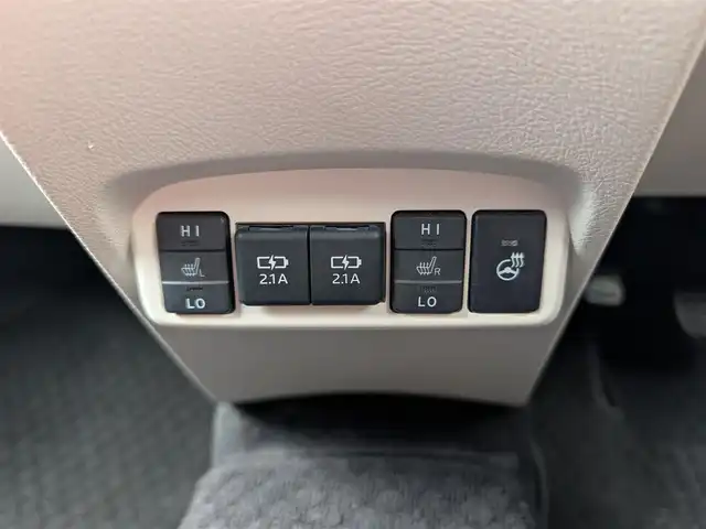 トヨタ シエンタ G 埼玉県 2019(令1)年 2.8万km ブラックマイカ 純正メモリナビ(NSZT-W)/フルセグテレビ/Bluetoothオーディオ/バックカメラ/プッシュスタート/両側パワースライドドア/シートヒーター(運転席、助手席)/ステアリングヒーター/ETC/コーナーセンサー(フロント、リア)/USB充電(Type-A×2)/スマートキー×2/整備記録簿(R2、R4、R6)