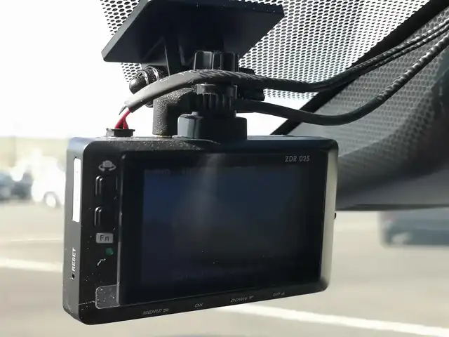 トヨタ ヤリスクロス ハイブリッド Z 茨城県 2021(令3)年 2.4万km ブラックマイカ 純正ナビ/【AM・FM・USB・BT】/パワーシート/シートヒーター/レーダークルコン/Ｂカメラ/ETC2.0/前後ドラレコ/前後コーナーセンサー/ステリモ/ブレーキホールド/オートライト/オートハイビーム/ヘッドライトレベライザー/LEDライト/純正アルミホイール