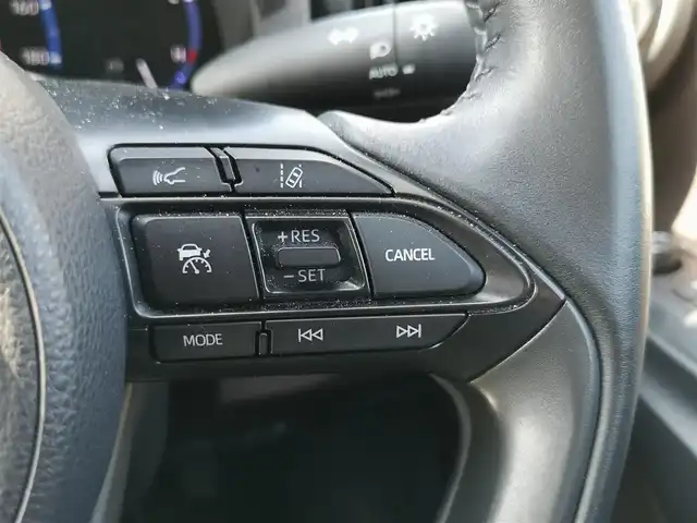 トヨタ ヤリスクロス ハイブリッド Z 茨城県 2021(令3)年 2.4万km ブラックマイカ 純正ナビ/【AM・FM・USB・BT】/パワーシート/シートヒーター/レーダークルコン/Ｂカメラ/ETC2.0/前後ドラレコ/前後コーナーセンサー/ステリモ/ブレーキホールド/オートライト/オートハイビーム/ヘッドライトレベライザー/LEDライト/純正アルミホイール