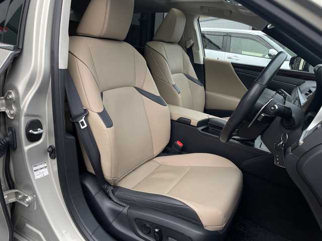 レクサス ＥＳ 300h 長野県 2019(令1)年 2.8万km アイスエクリュマイカメタリック 禁煙車/純正ナビ（CD/フルセグTV/Bluetooth）/セーフティセンス/・プリクラッシュセーフティ/・レーントレーシングアシスト/・アダプティブハイビームシステム/・レーダークルーズコントロール/・ロードサインアシスト/・先行車発進告知機能/・ドライバー異常時対応システム/・パーキングサポートブレーキ/バックカメラ/サンルーフ/ビルトインETC2.0/ドライブレコーダー/前席シートヒーター/前席ベンチレーション/前席パワーシート（運転席メモリー機能付）/ウッドコンビステアリング/パドルシフト/ステアリングスイッチ/ステアリングヒーター/電動パーキングブレーキ/ブレーキホールド/LEDヘッドライト/オートライト/スマートキー/Pスタート/電動格納ミラー/電動リアサンシェード/純正17インチAW/純正フロアマット/社外AWスタッドレス積み込み
