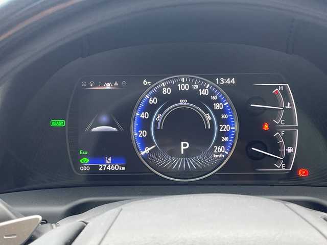 レクサス ＥＳ 300h 長野県 2019(令1)年 2.8万km アイスエクリュマイカメタリック 禁煙車/純正ナビ（CD/フルセグTV/Bluetooth）/セーフティセンス/・プリクラッシュセーフティ/・レーントレーシングアシスト/・アダプティブハイビームシステム/・レーダークルーズコントロール/・ロードサインアシスト/・先行車発進告知機能/・ドライバー異常時対応システム/・パーキングサポートブレーキ/バックカメラ/サンルーフ/ビルトインETC2.0/ドライブレコーダー/前席シートヒーター/前席ベンチレーション/前席パワーシート（運転席メモリー機能付）/ウッドコンビステアリング/パドルシフト/ステアリングスイッチ/ステアリングヒーター/電動パーキングブレーキ/ブレーキホールド/LEDヘッドライト/オートライト/スマートキー/Pスタート/電動格納ミラー/電動リアサンシェード/純正17インチAW/純正フロアマット/社外AWスタッドレス積み込み