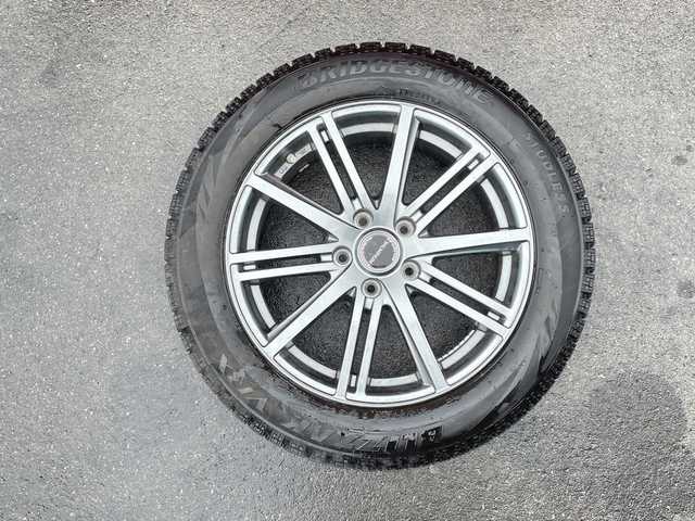 レクサス ＥＳ 300h 長野県 2019(令1)年 2.8万km アイスエクリュマイカメタリック 禁煙車/純正ナビ（CD/フルセグTV/Bluetooth）/セーフティセンス/・プリクラッシュセーフティ/・レーントレーシングアシスト/・アダプティブハイビームシステム/・レーダークルーズコントロール/・ロードサインアシスト/・先行車発進告知機能/・ドライバー異常時対応システム/・パーキングサポートブレーキ/バックカメラ/サンルーフ/ビルトインETC2.0/ドライブレコーダー/前席シートヒーター/前席ベンチレーション/前席パワーシート（運転席メモリー機能付）/ウッドコンビステアリング/パドルシフト/ステアリングスイッチ/ステアリングヒーター/電動パーキングブレーキ/ブレーキホールド/LEDヘッドライト/オートライト/スマートキー/Pスタート/電動格納ミラー/電動リアサンシェード/純正17インチAW/純正フロアマット/社外AWスタッドレス積み込み