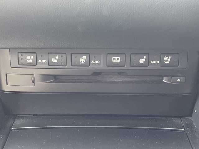 レクサス ＥＳ 300h 長野県 2019(令1)年 2.8万km アイスエクリュマイカメタリック 禁煙車/純正ナビ（CD/フルセグTV/Bluetooth）/セーフティセンス/・プリクラッシュセーフティ/・レーントレーシングアシスト/・アダプティブハイビームシステム/・レーダークルーズコントロール/・ロードサインアシスト/・先行車発進告知機能/・ドライバー異常時対応システム/・パーキングサポートブレーキ/バックカメラ/サンルーフ/ビルトインETC2.0/ドライブレコーダー/前席シートヒーター/前席ベンチレーション/前席パワーシート（運転席メモリー機能付）/ウッドコンビステアリング/パドルシフト/ステアリングスイッチ/ステアリングヒーター/電動パーキングブレーキ/ブレーキホールド/LEDヘッドライト/オートライト/スマートキー/Pスタート/電動格納ミラー/電動リアサンシェード/純正17インチAW/純正フロアマット/社外AWスタッドレス積み込み