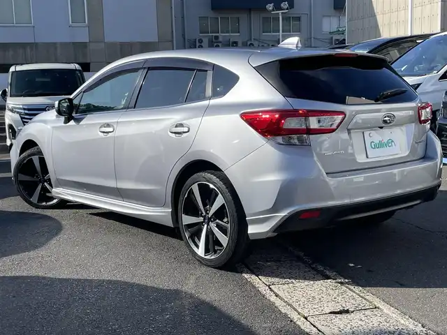 スバル インプレッサ スポーツ 2．0i－S アイサイト 島根県 2016(平28)年 0.9万km アイスシルバーメタリック 純正メモリナビ/フルセグＴＶ/Ｂｌｕｅｔｏｏｔｈ・ＵＳＢ接続/CD・DVD再生/ＥＴＣ2.0/バックカメラ/前方ドライブレコーダー/アイサイト/衝突軽減ブレーキ/レーンキープアシスト/誤発進抑制機能/ブラインドスポットモニター/追従式クルーズコントロール/前席パワーシート/電動パーキングブレーキ/オートブレーキホールド/純正フロアマット/横滑り防止装置/純正18インチアルミホイール/LEDオートライト/フォグランプ/トノカバー/電動格納ウインカーミラー/ドアバイザー/スマートキー/プッシュスタート