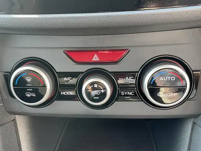 スバル インプレッサ スポーツ 2．0i－S アイサイト 島根県 2016(平28)年 0.9万km アイスシルバーメタリック 純正メモリナビ/フルセグＴＶ/Ｂｌｕｅｔｏｏｔｈ・ＵＳＢ接続/CD・DVD再生/ＥＴＣ2.0/バックカメラ/前方ドライブレコーダー/アイサイト/衝突軽減ブレーキ/レーンキープアシスト/誤発進抑制機能/ブラインドスポットモニター/追従式クルーズコントロール/前席パワーシート/電動パーキングブレーキ/オートブレーキホールド/純正フロアマット/横滑り防止装置/純正18インチアルミホイール/LEDオートライト/フォグランプ/トノカバー/電動格納ウインカーミラー/ドアバイザー/スマートキー/プッシュスタート