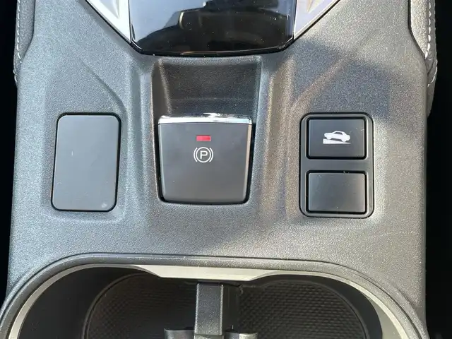 スバル インプレッサ スポーツ 2．0i－S アイサイト 島根県 2016(平28)年 0.9万km アイスシルバーメタリック 純正メモリナビ/フルセグＴＶ/Ｂｌｕｅｔｏｏｔｈ・ＵＳＢ接続/CD・DVD再生/ＥＴＣ2.0/バックカメラ/前方ドライブレコーダー/アイサイト/衝突軽減ブレーキ/レーンキープアシスト/誤発進抑制機能/ブラインドスポットモニター/追従式クルーズコントロール/前席パワーシート/電動パーキングブレーキ/オートブレーキホールド/純正フロアマット/横滑り防止装置/純正18インチアルミホイール/LEDオートライト/フォグランプ/トノカバー/電動格納ウインカーミラー/ドアバイザー/スマートキー/プッシュスタート