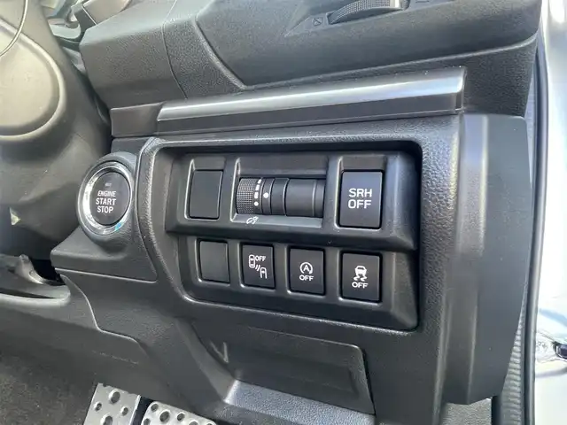 スバル インプレッサ スポーツ 2．0i－S アイサイト 島根県 2016(平28)年 0.9万km アイスシルバーメタリック 純正メモリナビ/フルセグＴＶ/Ｂｌｕｅｔｏｏｔｈ・ＵＳＢ接続/CD・DVD再生/ＥＴＣ2.0/バックカメラ/前方ドライブレコーダー/アイサイト/衝突軽減ブレーキ/レーンキープアシスト/誤発進抑制機能/ブラインドスポットモニター/追従式クルーズコントロール/前席パワーシート/電動パーキングブレーキ/オートブレーキホールド/純正フロアマット/横滑り防止装置/純正18インチアルミホイール/LEDオートライト/フォグランプ/トノカバー/電動格納ウインカーミラー/ドアバイザー/スマートキー/プッシュスタート