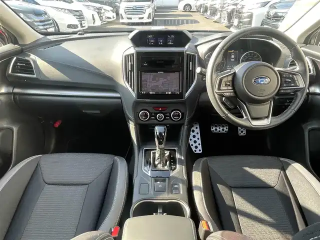 スバル インプレッサ スポーツ 2．0i－S アイサイト 島根県 2016(平28)年 0.9万km アイスシルバーメタリック 純正メモリナビ/フルセグＴＶ/Ｂｌｕｅｔｏｏｔｈ・ＵＳＢ接続/CD・DVD再生/ＥＴＣ2.0/バックカメラ/前方ドライブレコーダー/アイサイト/衝突軽減ブレーキ/レーンキープアシスト/誤発進抑制機能/ブラインドスポットモニター/追従式クルーズコントロール/前席パワーシート/電動パーキングブレーキ/オートブレーキホールド/純正フロアマット/横滑り防止装置/純正18インチアルミホイール/LEDオートライト/フォグランプ/トノカバー/電動格納ウインカーミラー/ドアバイザー/スマートキー/プッシュスタート