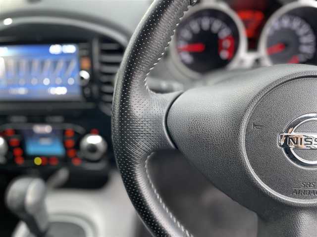 日産 ジューク 16GT プレミアムホワイトP 岡山県 2012(平24)年 11.4万km サファイアブラック 禁煙車/登録時走行距離：114016km/特別仕様車/純正SDナビ（型番：MC312D-W）/フルセグTV/Bluetooth/ビルトインETC/シートヒーター（D・N席）/レザーシート/オートリトラミラー/電動格納ミラー/オートライト/ヘッドライトレベライザー/ハロゲンヘッドライト/フォグライト/純正17インチAW/革巻きステアリング/プッシュスタート/スマートキー/ドアバイザー/純正フロアマット