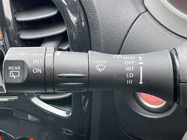 日産 ジューク 16GT プレミアムホワイトP 岡山県 2012(平24)年 11.4万km サファイアブラック 禁煙車/登録時走行距離：114016km/特別仕様車/純正SDナビ（型番：MC312D-W）/フルセグTV/Bluetooth/ビルトインETC/シートヒーター（D・N席）/レザーシート/オートリトラミラー/電動格納ミラー/オートライト/ヘッドライトレベライザー/ハロゲンヘッドライト/フォグライト/純正17インチAW/革巻きステアリング/プッシュスタート/スマートキー/ドアバイザー/純正フロアマット