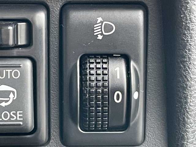 日産 ジューク 16GT プレミアムホワイトP 岡山県 2012(平24)年 11.4万km サファイアブラック 禁煙車/登録時走行距離：114016km/特別仕様車/純正SDナビ（型番：MC312D-W）/フルセグTV/Bluetooth/ビルトインETC/シートヒーター（D・N席）/レザーシート/オートリトラミラー/電動格納ミラー/オートライト/ヘッドライトレベライザー/ハロゲンヘッドライト/フォグライト/純正17インチAW/革巻きステアリング/プッシュスタート/スマートキー/ドアバイザー/純正フロアマット