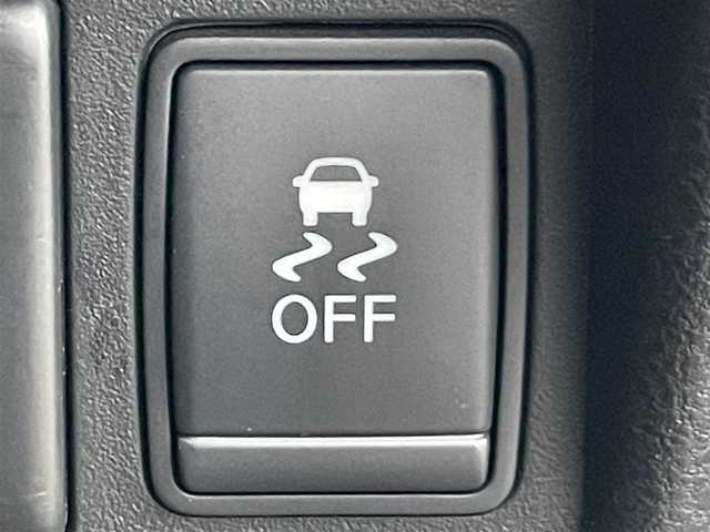 日産 ジューク 16GT プレミアムホワイトP 岡山県 2012(平24)年 11.4万km サファイアブラック 禁煙車/登録時走行距離：114016km/特別仕様車/純正SDナビ（型番：MC312D-W）/フルセグTV/Bluetooth/ビルトインETC/シートヒーター（D・N席）/レザーシート/オートリトラミラー/電動格納ミラー/オートライト/ヘッドライトレベライザー/ハロゲンヘッドライト/フォグライト/純正17インチAW/革巻きステアリング/プッシュスタート/スマートキー/ドアバイザー/純正フロアマット