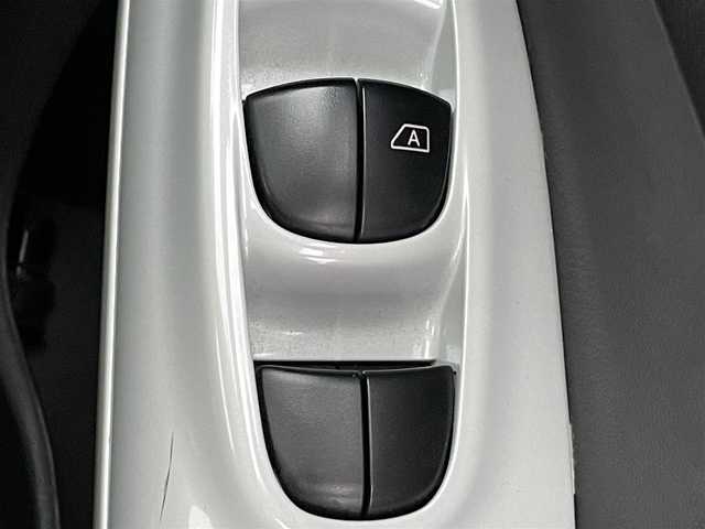 日産 ジューク 16GT プレミアムホワイトP 岡山県 2012(平24)年 11.4万km サファイアブラック 禁煙車/登録時走行距離：114016km/特別仕様車/純正SDナビ（型番：MC312D-W）/フルセグTV/Bluetooth/ビルトインETC/シートヒーター（D・N席）/レザーシート/オートリトラミラー/電動格納ミラー/オートライト/ヘッドライトレベライザー/ハロゲンヘッドライト/フォグライト/純正17インチAW/革巻きステアリング/プッシュスタート/スマートキー/ドアバイザー/純正フロアマット