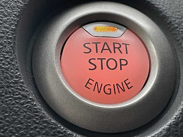 日産 ジューク 16GT プレミアムホワイトP 岡山県 2012(平24)年 11.4万km サファイアブラック 禁煙車/登録時走行距離：114016km/特別仕様車/純正SDナビ（型番：MC312D-W）/フルセグTV/Bluetooth/ビルトインETC/シートヒーター（D・N席）/レザーシート/オートリトラミラー/電動格納ミラー/オートライト/ヘッドライトレベライザー/ハロゲンヘッドライト/フォグライト/純正17インチAW/革巻きステアリング/プッシュスタート/スマートキー/ドアバイザー/純正フロアマット