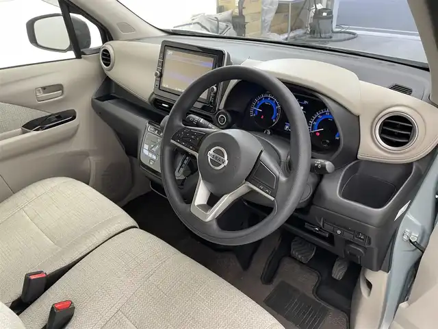 日産 デイズ X 滋賀県 2022(令4)年 0.6万km ソーダブルーM 禁煙車/純正SDナビ/（DVD/フルセグTV/Bluetooth/USB/MSV）/アラウンドビューモニター/エマージェンシーブレーキ/車線逸脱警報/踏み間違い衝突防止アシスト/車線逸脱防止支援システム/前方衝突予測警報/ふらつき警報/標識検知機能/先行車発進お知らせ/フロント/バックソナー/スマートキー/ETC/前方ドライブレコーダー/横滑り防止機能/純正14インチアルミホイール/取扱説明書/スペアキー