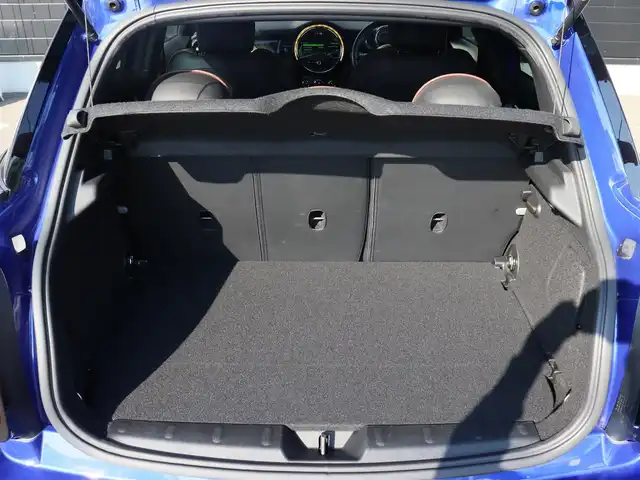 ＭＩＮＩ ミニ クーパー SD 宮城県 2020(令2)年 4.5万km 青Ⅱ エナジェティックスタイル/カメラ＆パーキングアシストＰＫＧ/ペッパーＰＫＧ/純正ナビ【ＢＴ／ＵＳＢ】/インテリジェントセーフティ　/アダプティブクルーズコントロール　/レザー調シートカバー/バックカメラ　/ドライブレコーダー　/ユニオンジャックテールライト　/純正１７インチＡＷ/ミラー一体型ＥＴＣ/ドアバイザー/フォグランプ/コーナーセンサー(前後)/LEDヘッドライト/プッシュスタート/スマートキー/MTモード付/純正フロアマット/アイドリングストップ/オートライト/ステアリングスイッチ
